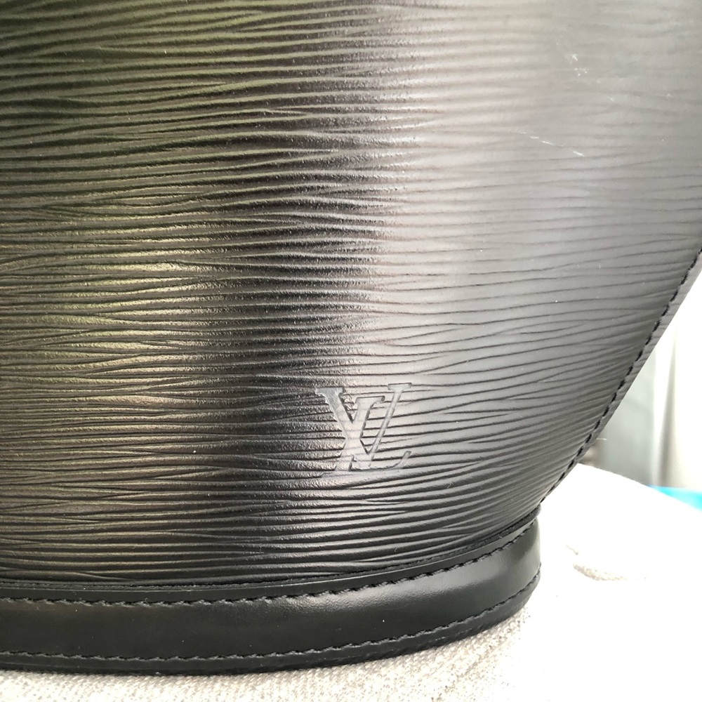 Authentic Louis Vuitton St. Jacques bag - Picture 4 of 17